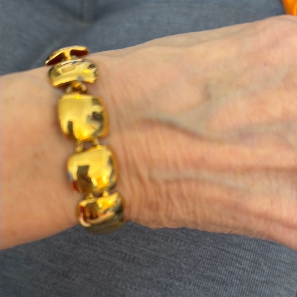Anne Klein Signed Vintage Gold Tone Square Link Toggle Closure Bracelet.